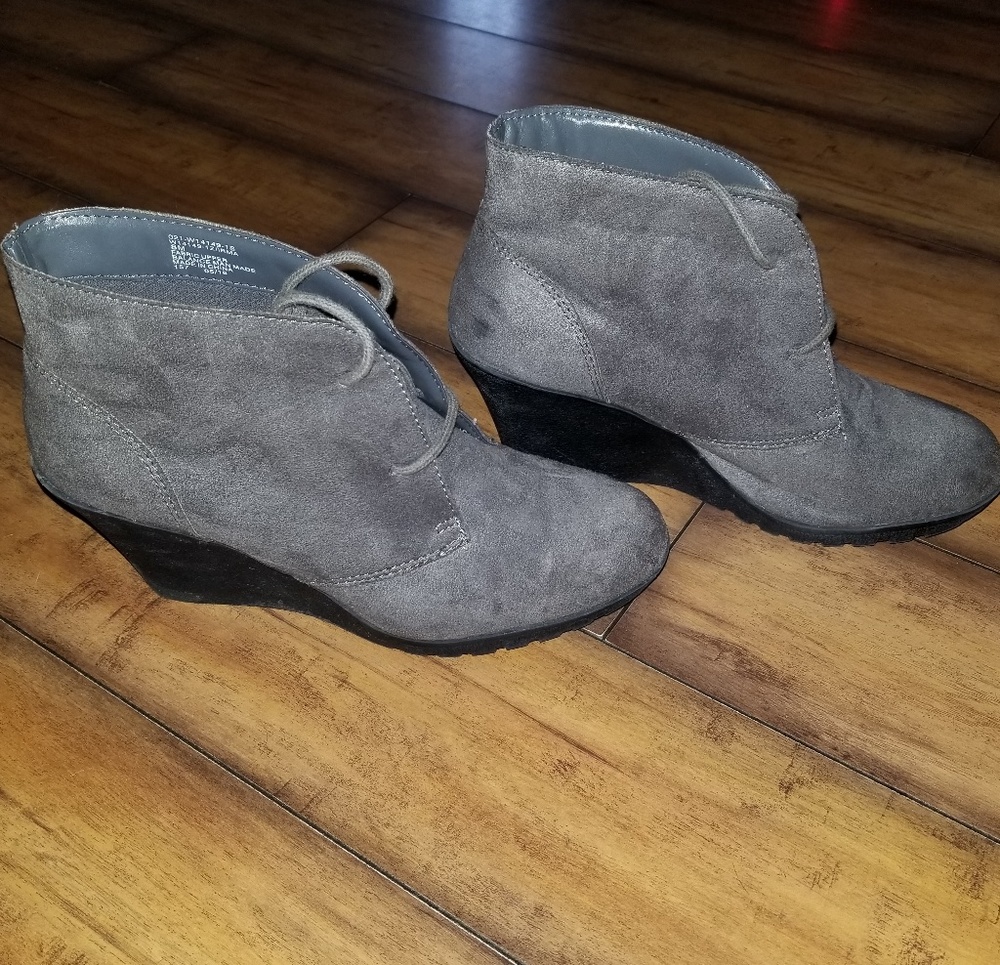 White mountain wedge booties